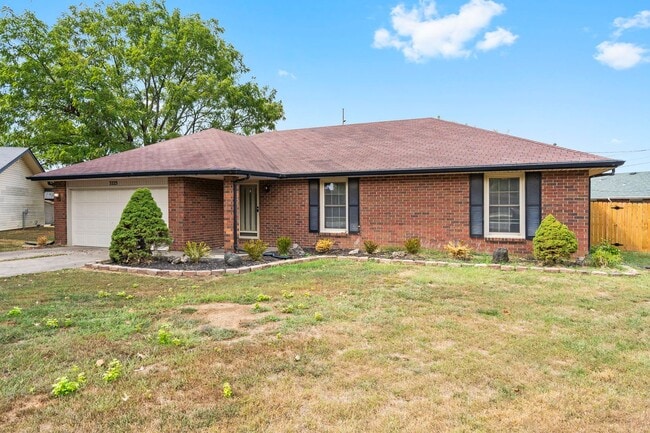 Building Photo - All-Brick Beauty on a Quiet Cul-de-Sac Nea...