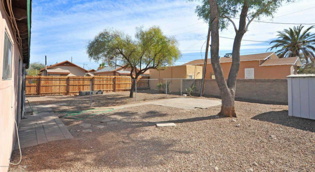 rear yard - 1222 E Lee St