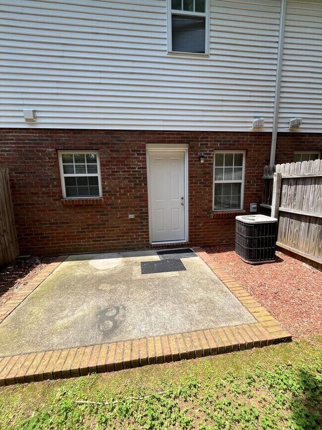 Building Photo - 2BD/2.5BA Unit at Water Oaks in Hickory!