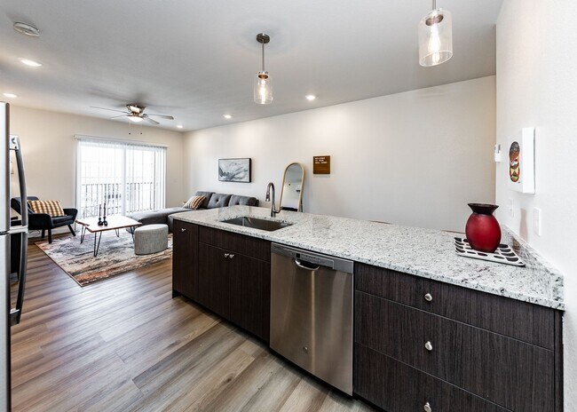 Building Photo - 2 Bedroom 2 Bath Luxury Apartment near Garden of the Gods and Ute Valley