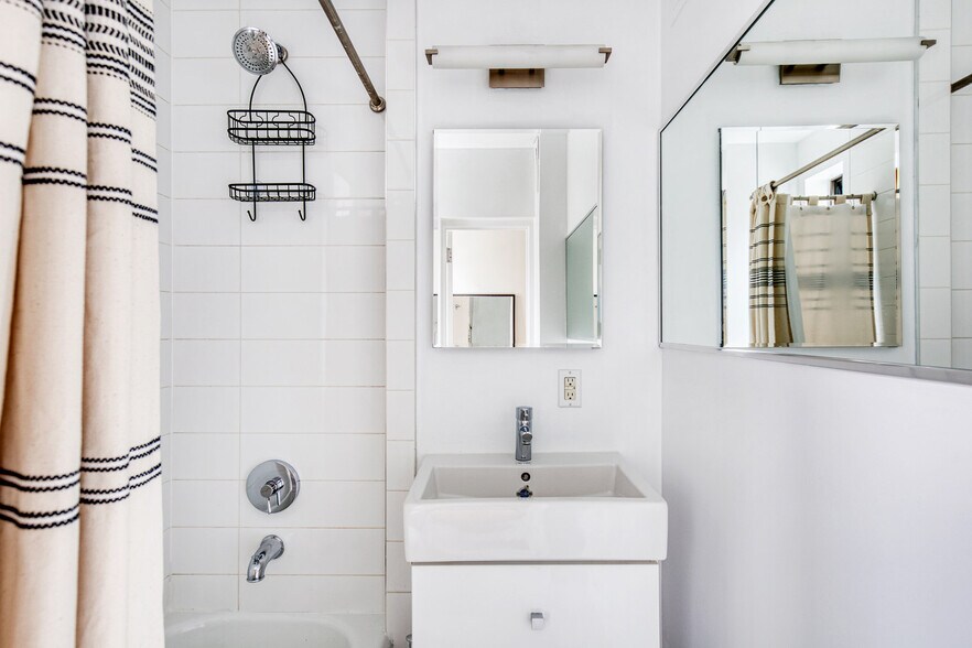 Building Photo - 252 E 61st St