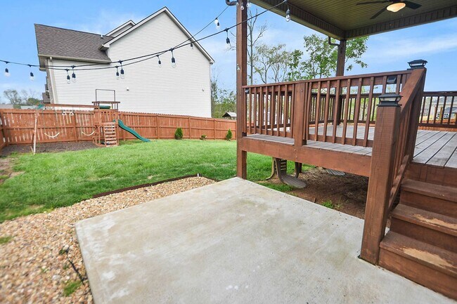 Building Photo - Pet Friendly Three Bedroom with Bonus!