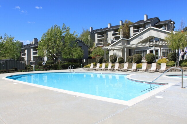 Building Photo - GORGEOUS AND SERENE Private 2BD/2BA Pleasa...
