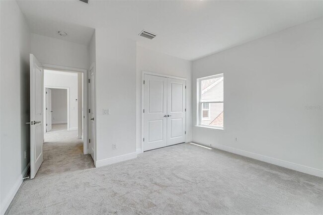 Building Photo - 1933 W Chestnut St