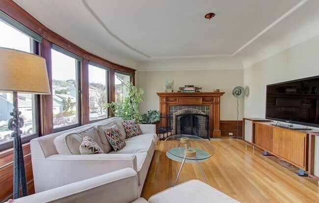 Building Photo - 365 Wawona St