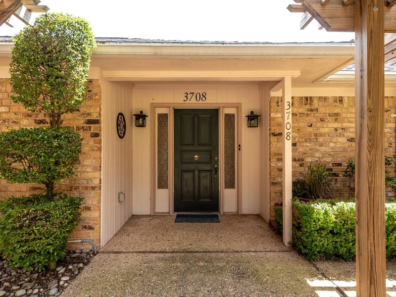 front entrance - 3708 Windmill Hill St