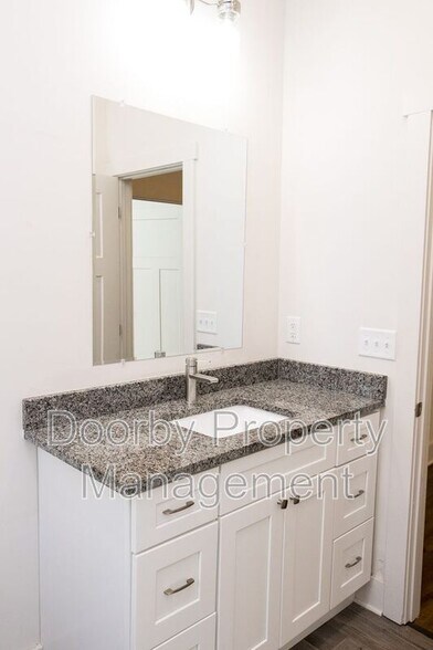 Building Photo - 2012 E 12th St