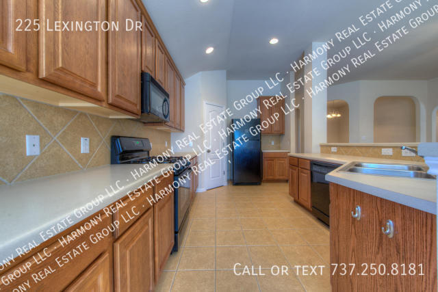 Building Photo - 225 Lexington Dr
