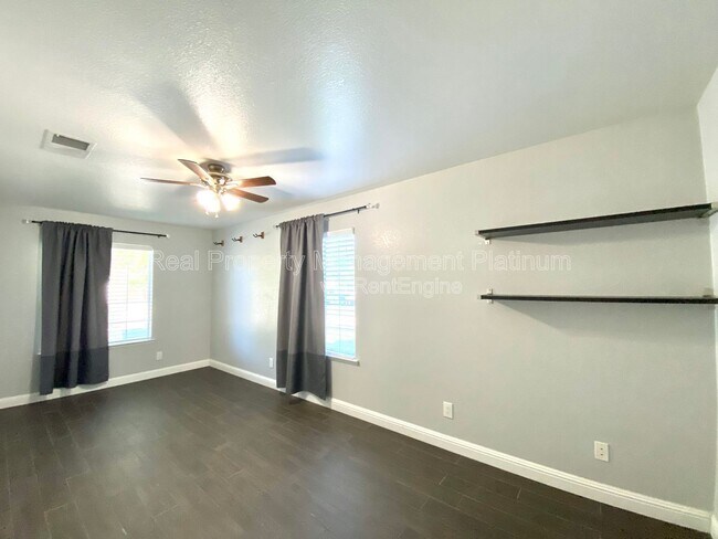 Building Photo - 6509 N Vista Ave