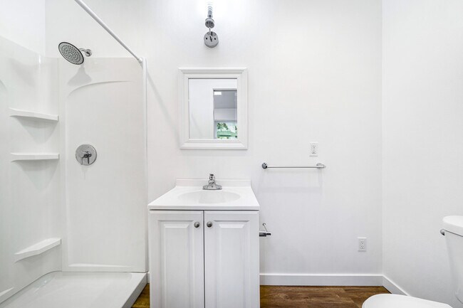 Building Photo - 420 N Batavia St