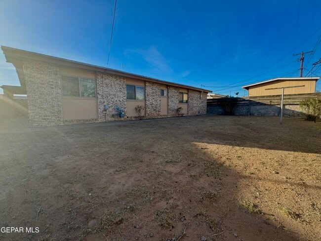 Building Photo - 10213 Saigon Dr