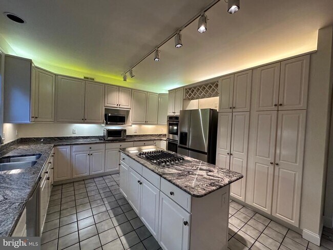 Building Photo - 5509 Thornbush Ct