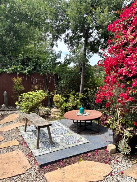 Upper Garden - 2528 Panorama Ter