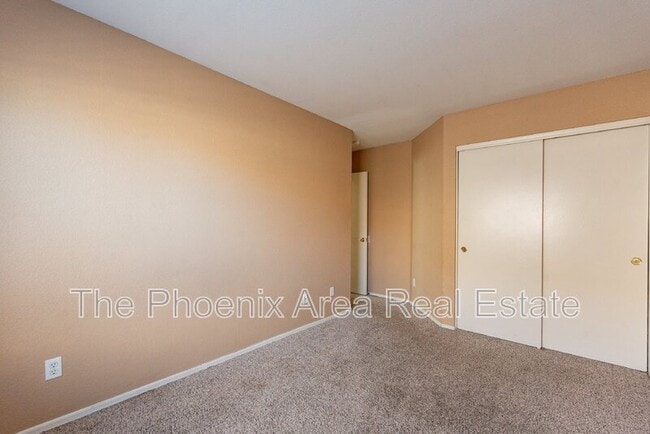 Building Photo - 1261 N Balboa Dr