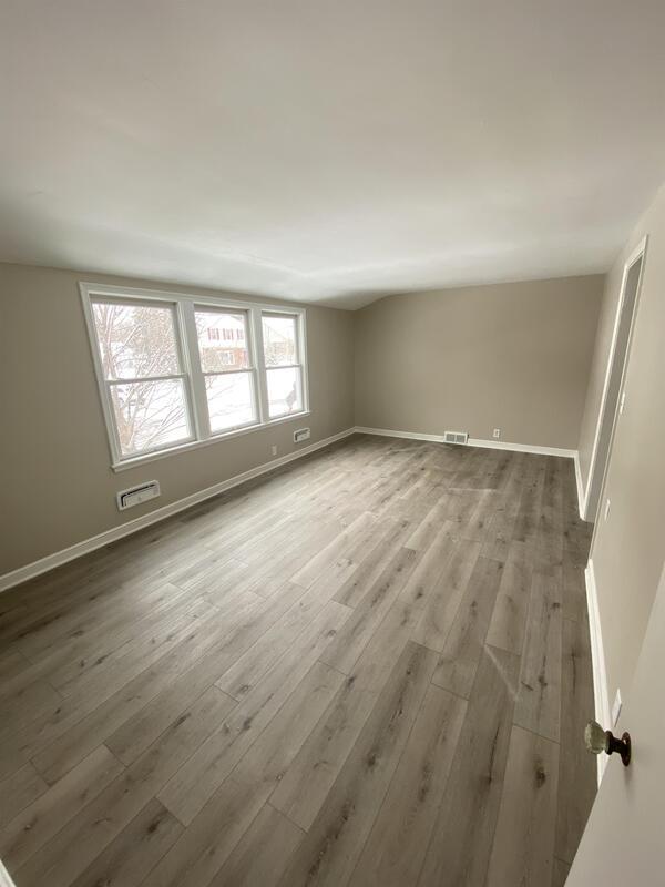 Building Photo - 903 Manomin Ave