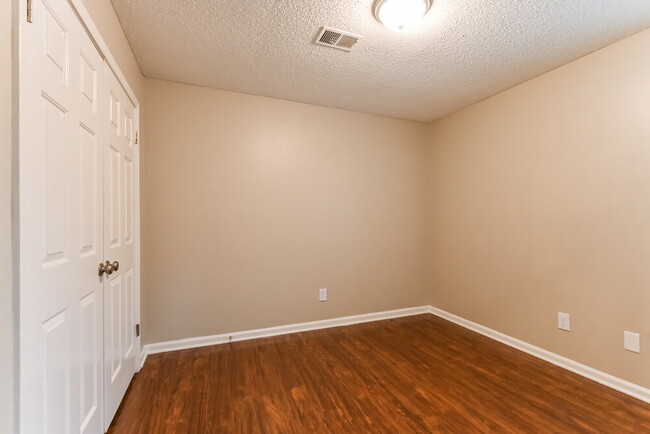 Building Photo - 5819 Waverly Dr
