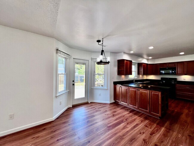 Building Photo - Beautiful home in the desirable Wellington...