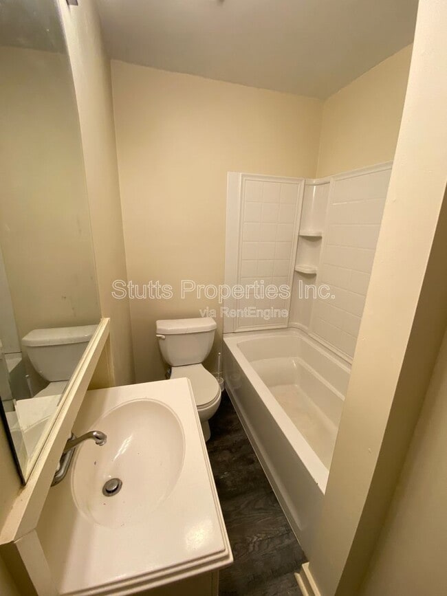 Building Photo - 414 Plum St