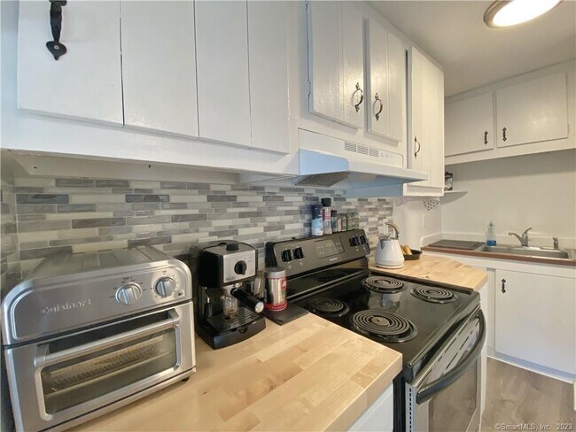 Primary Photo - 16 Ruby St