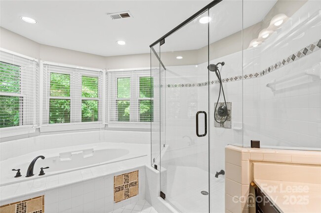 Building Photo - 3833 Denmeade Dr