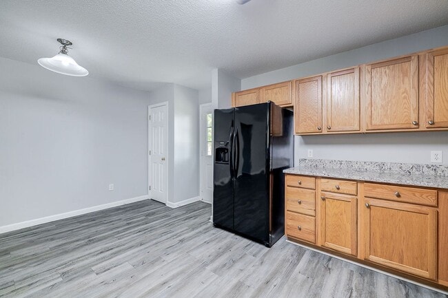 Building Photo - Spacious & Beautifully Maintained 5BR/3BA ...