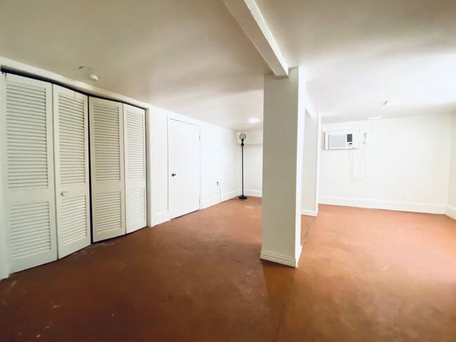 Building Photo - Unique Basement Unit in a Triplex- 309 E. 32nd- Available for July!