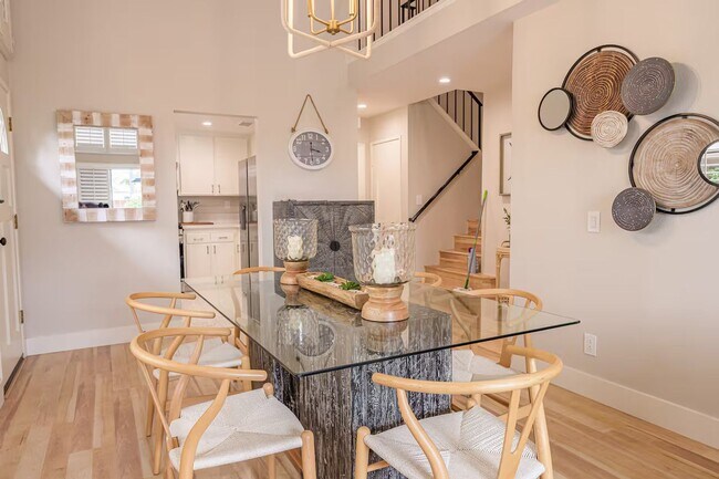 Building Photo - Spacious 3BR/3BA Townhome  | Pool, Tennis & Easy Access to Everything