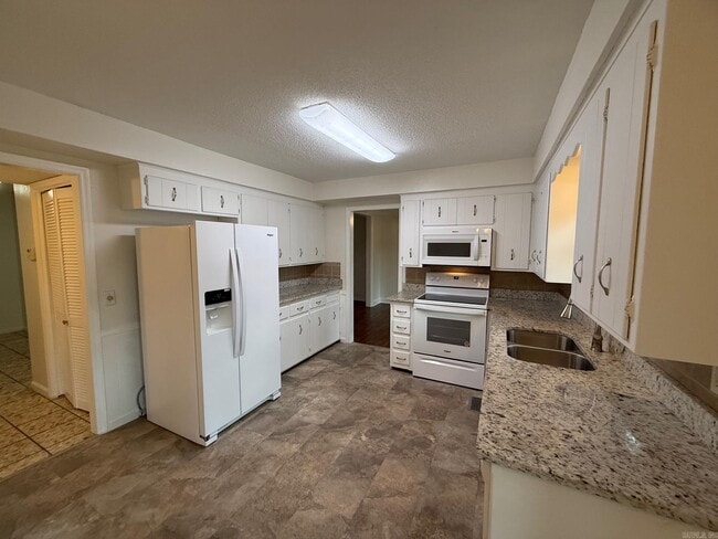 Building Photo - 1603 Woodland Dr