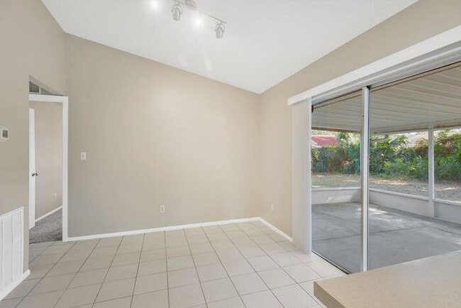 Building Photo - 3Br 2BA Home in Brandon, FL - New Paint and Carpet