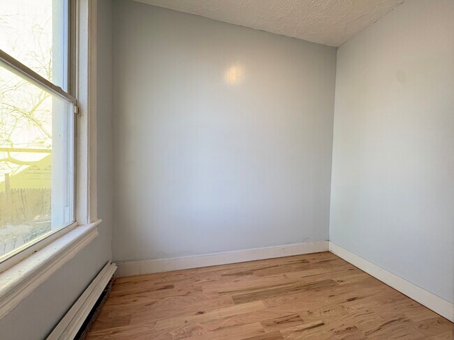 Building Photo - 88 Stegman St