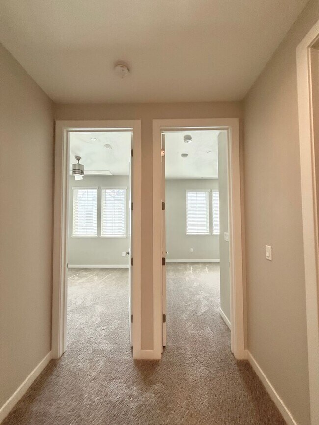 Building Photo - $4,190 / 4 BR - MODERN FREMONT TOWNHOME WITH JUNIOR SUITE, PRIVATE BALCONY & PRIME LOCATION!