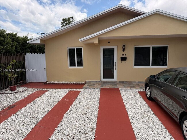 Building Photo - 252 NW 50th Ave