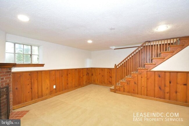 Building Photo - 704 Devon Pl