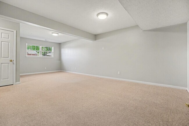 Building Photo - 6224 Baymiller Ln
