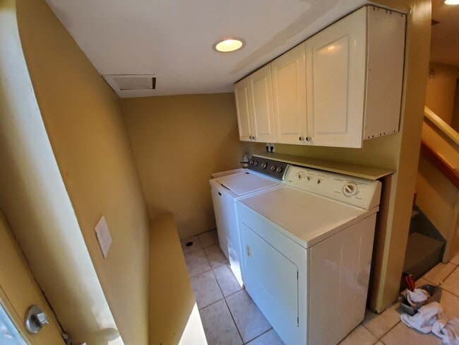 Building Photo - 3770 Woodview Ave