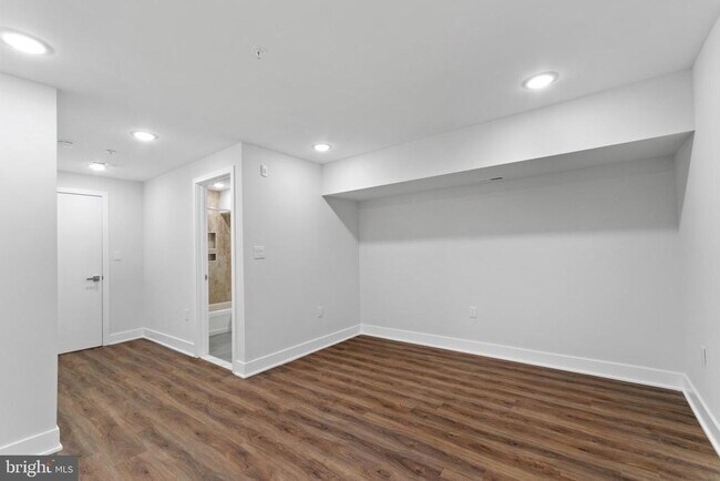 Building Photo - 321 W Berks St