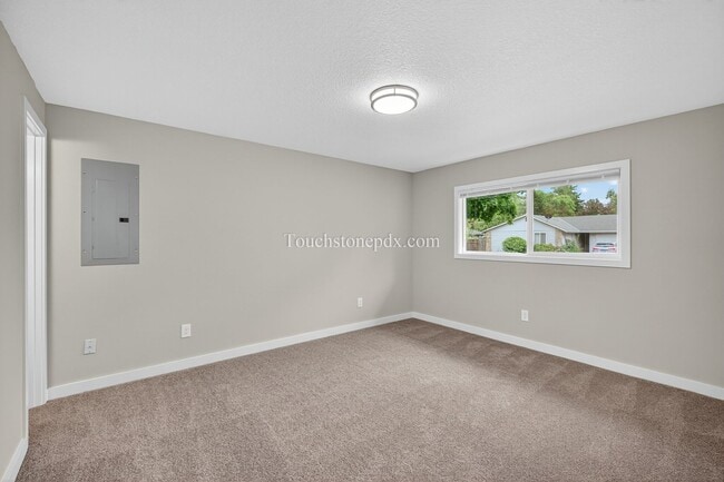 Building Photo - 119 SE Sweetbriar Ln
