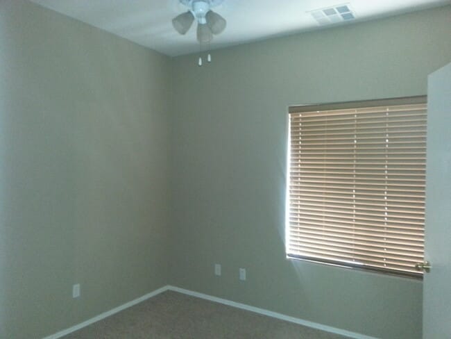 Building Photo - Rare 6 Bed, 3.5 Bath Home in San Tan Valley