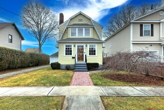 Building Photo - 18 Cowles St