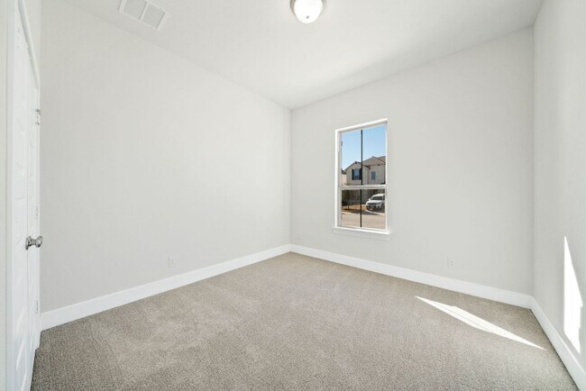 Building Photo - 4 Bedroom/4 Bath Stillwater Ranch Subdivision