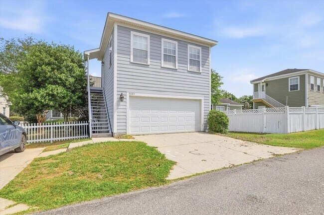 Building Photo - 3253 Stanhope Dr