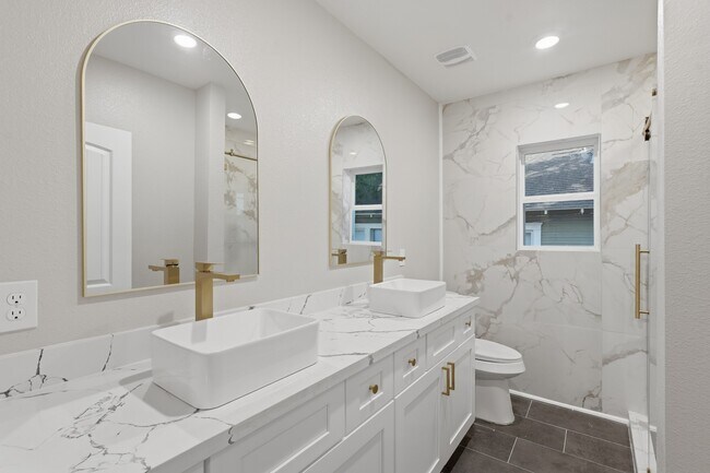 Building Photo - 105 Opal Ct