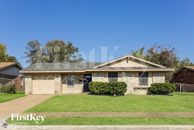 Building Photo - 3527 Pebbleshores Dr