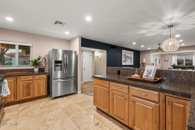 Building Photo - 6419 E Cambridge Ave