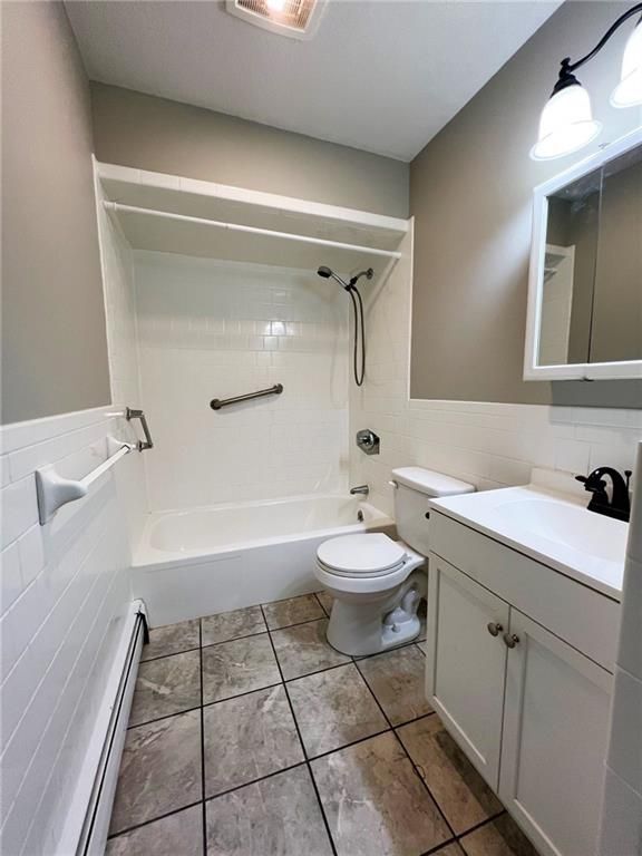 Building Photo - 927 Elm St