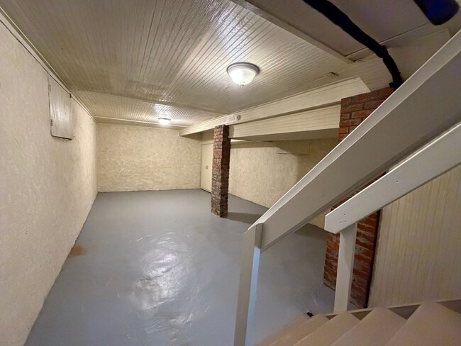 Building Photo - 107 Screven St