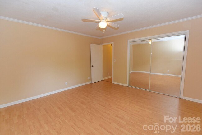 Building Photo - 416 W Pine St