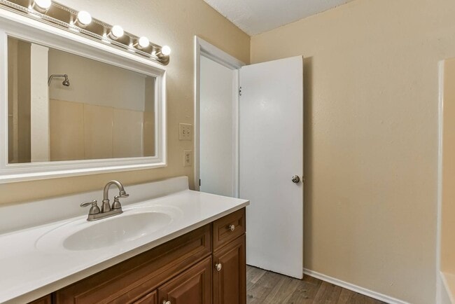 Building Photo - 1224 Westway Cir