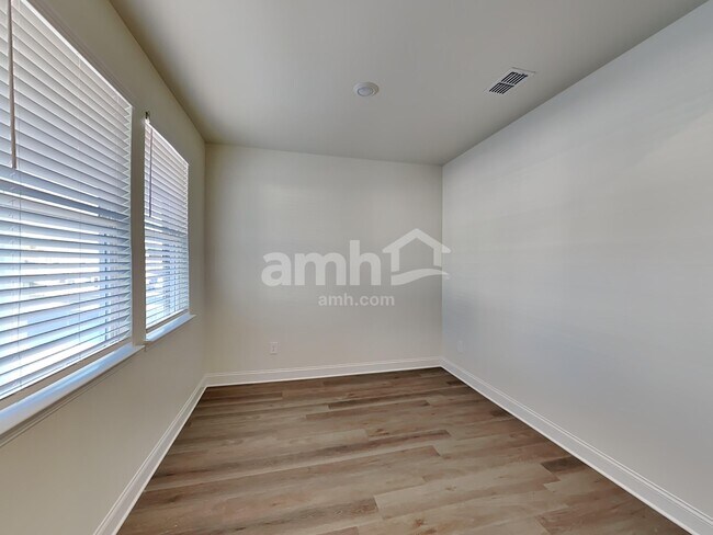 Building Photo - 3535 Shane Hill Rd SW