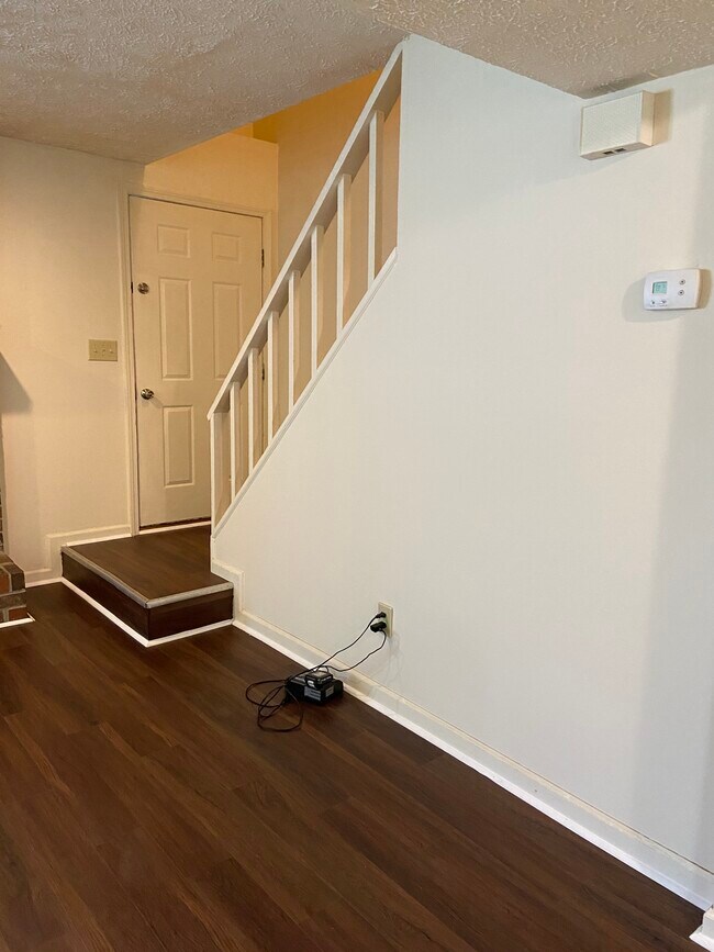 Building Photo - 897 Ventnor Pl SW